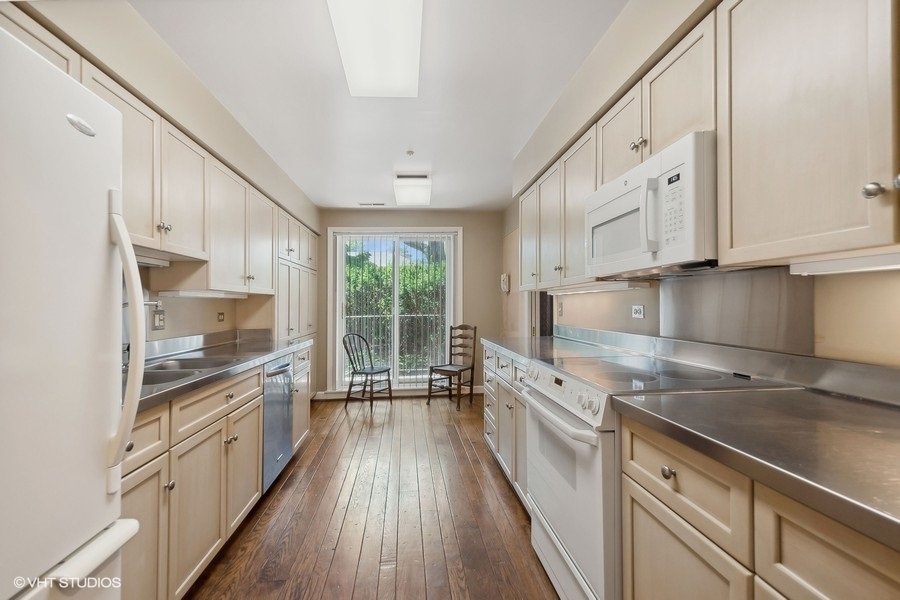 711 Oak Street Unit: 105