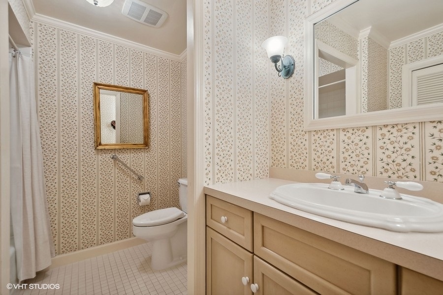 711 Oak Street Unit: 105
