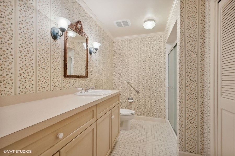 711 Oak Street Unit: 105