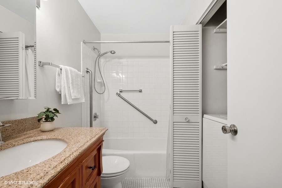 2501 Central Street Unit: 4B