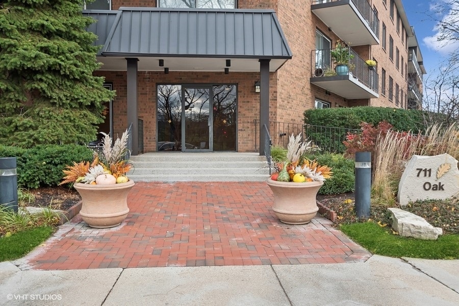 711 Oak Street Unit: 303