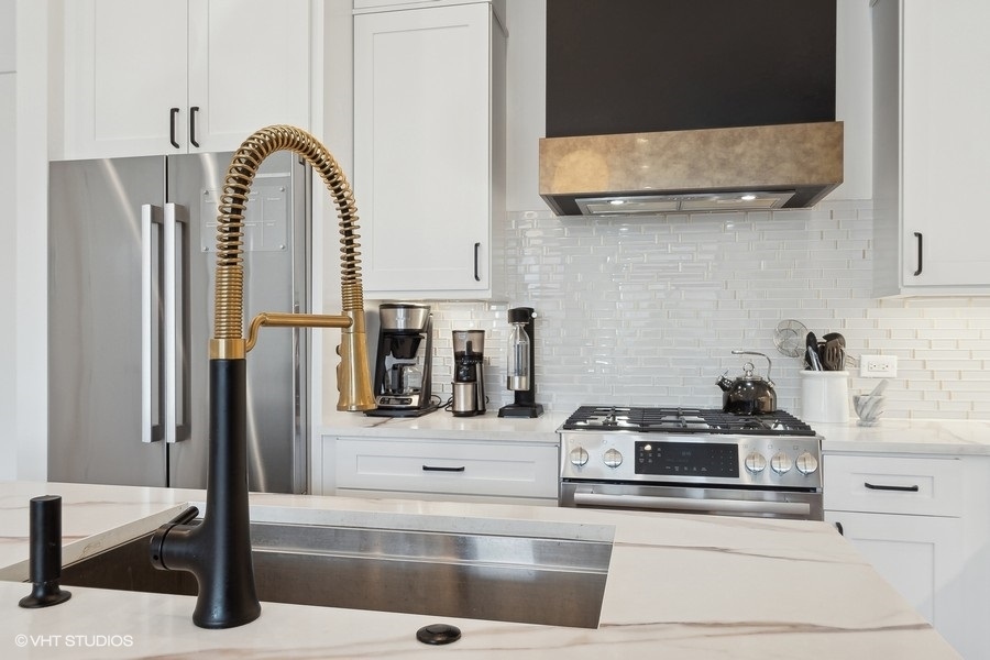 4405 N Richmond Street Unit: 202