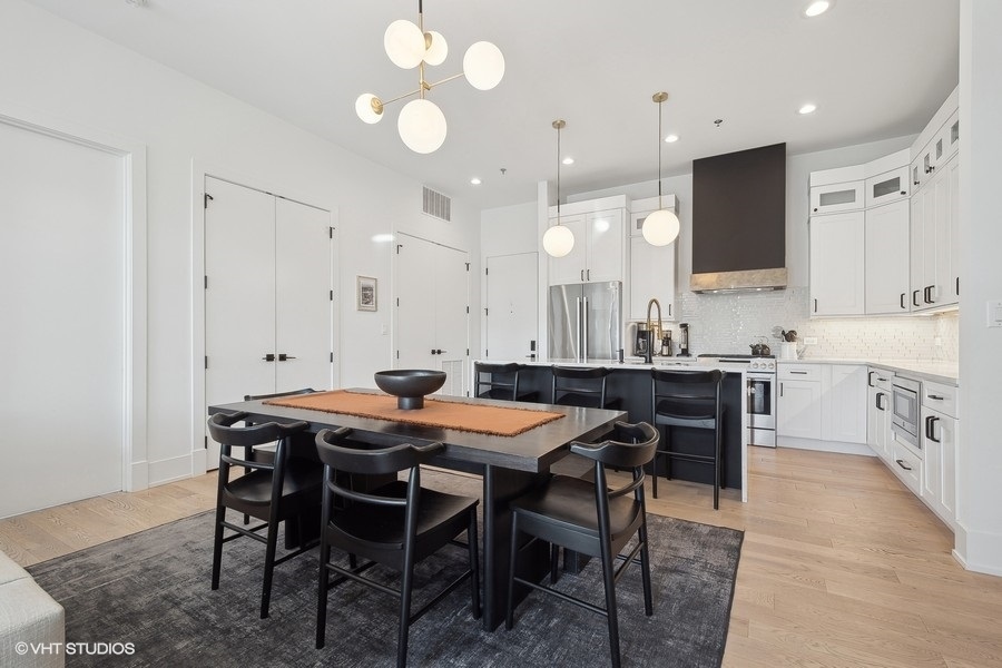4405 N Richmond Street Unit: 202