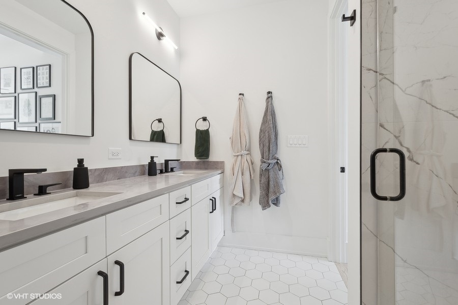4405 N Richmond Street Unit: 202