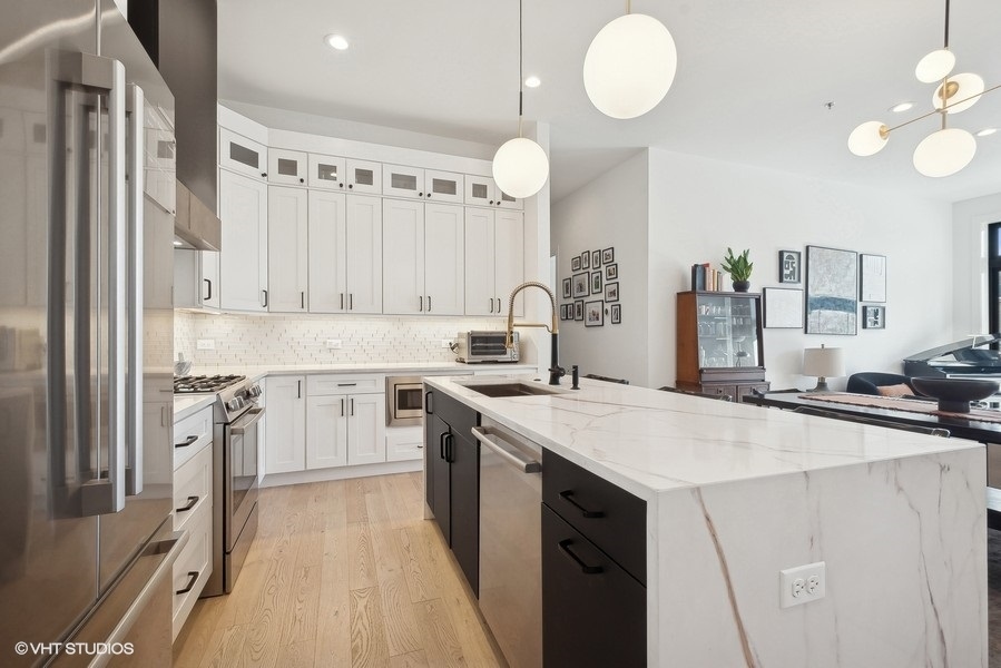 4405 N Richmond Street Unit: 202