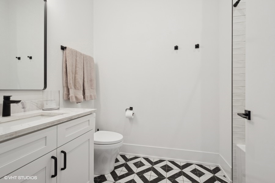 4405 N Richmond Street Unit: 202