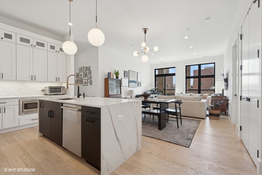 4405 N Richmond Street Unit: 202