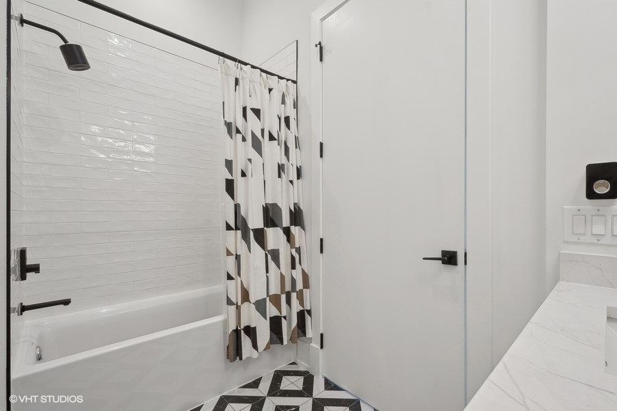 4405 N Richmond Street Unit: 202