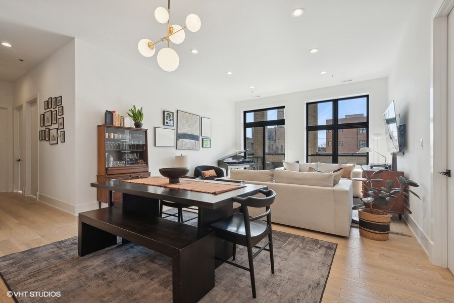 4405 N Richmond Street Unit: 202