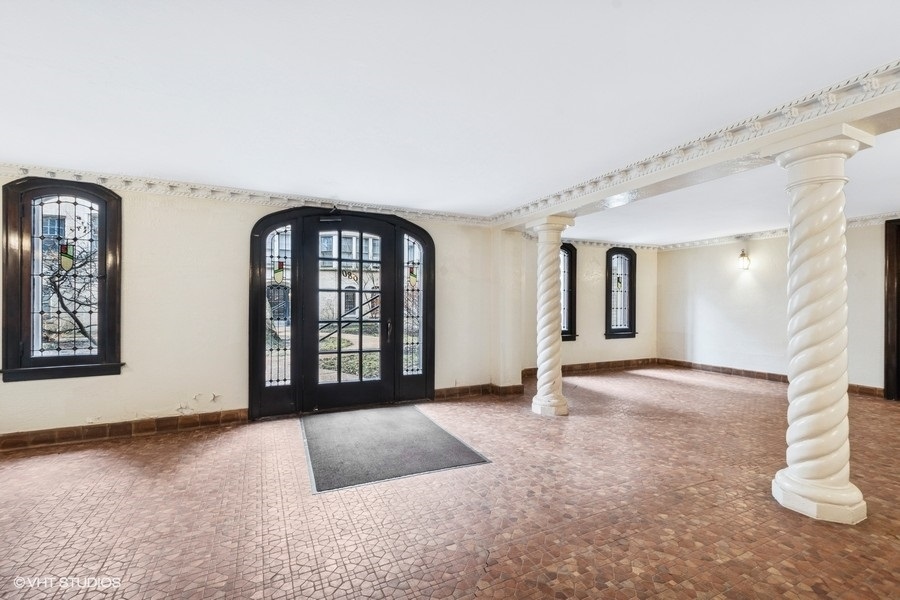680 Hinman Avenue Unit: 2H