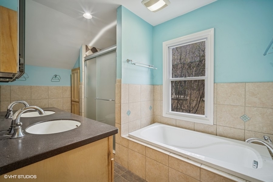 2622 Lincolnwood Drive