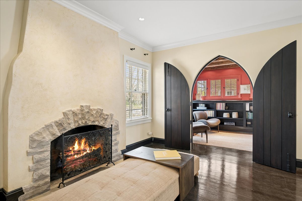 2448 Lincolnwood Drive
