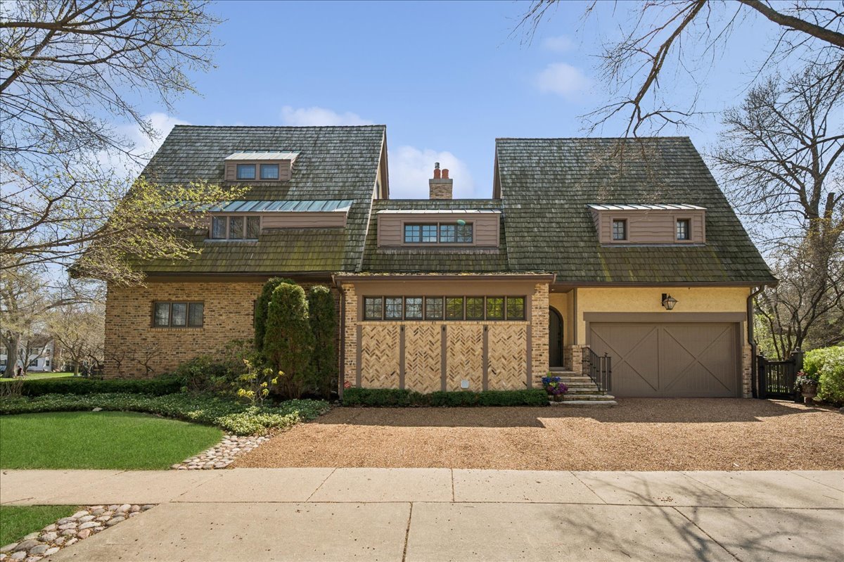 2448 Lincolnwood Drive