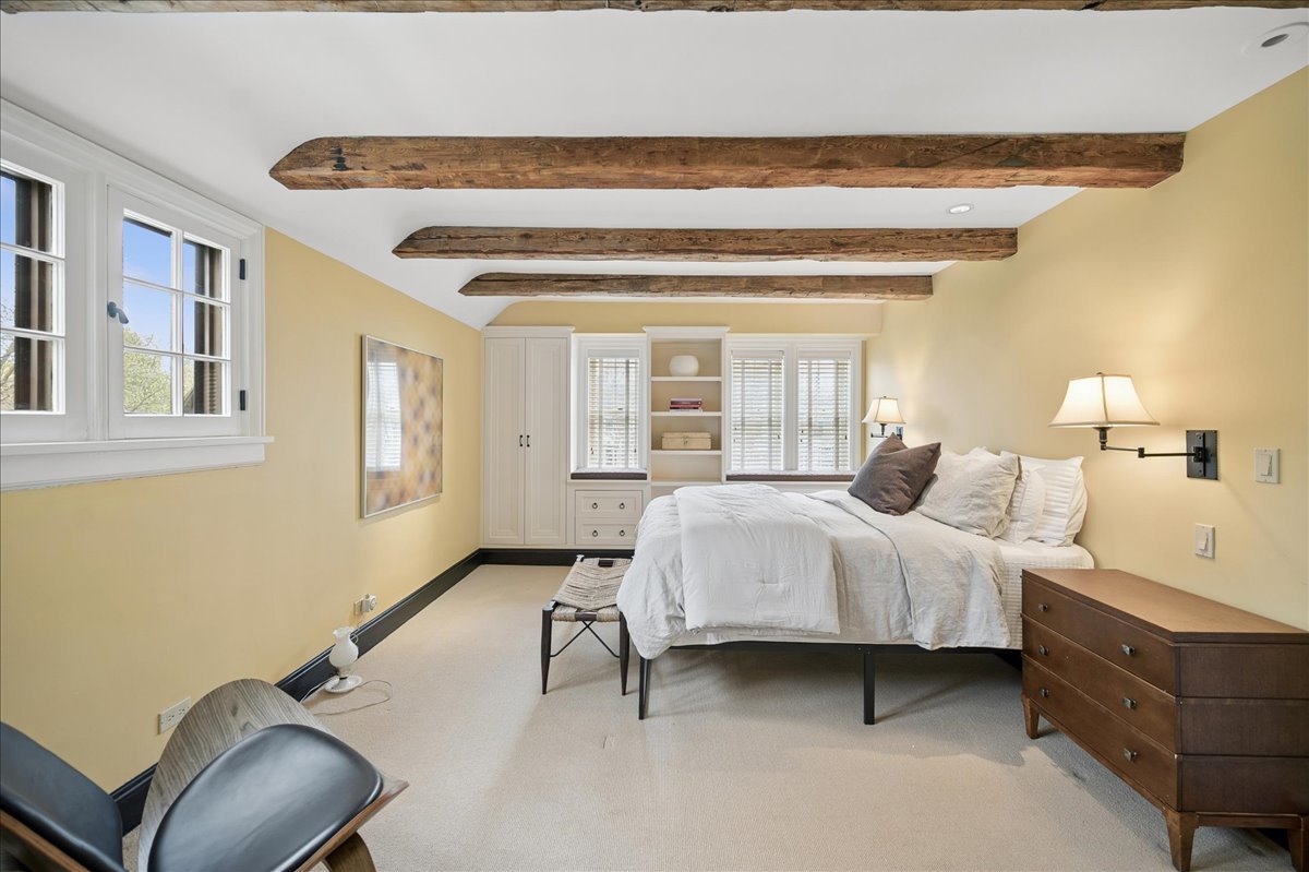 2448 Lincolnwood Drive