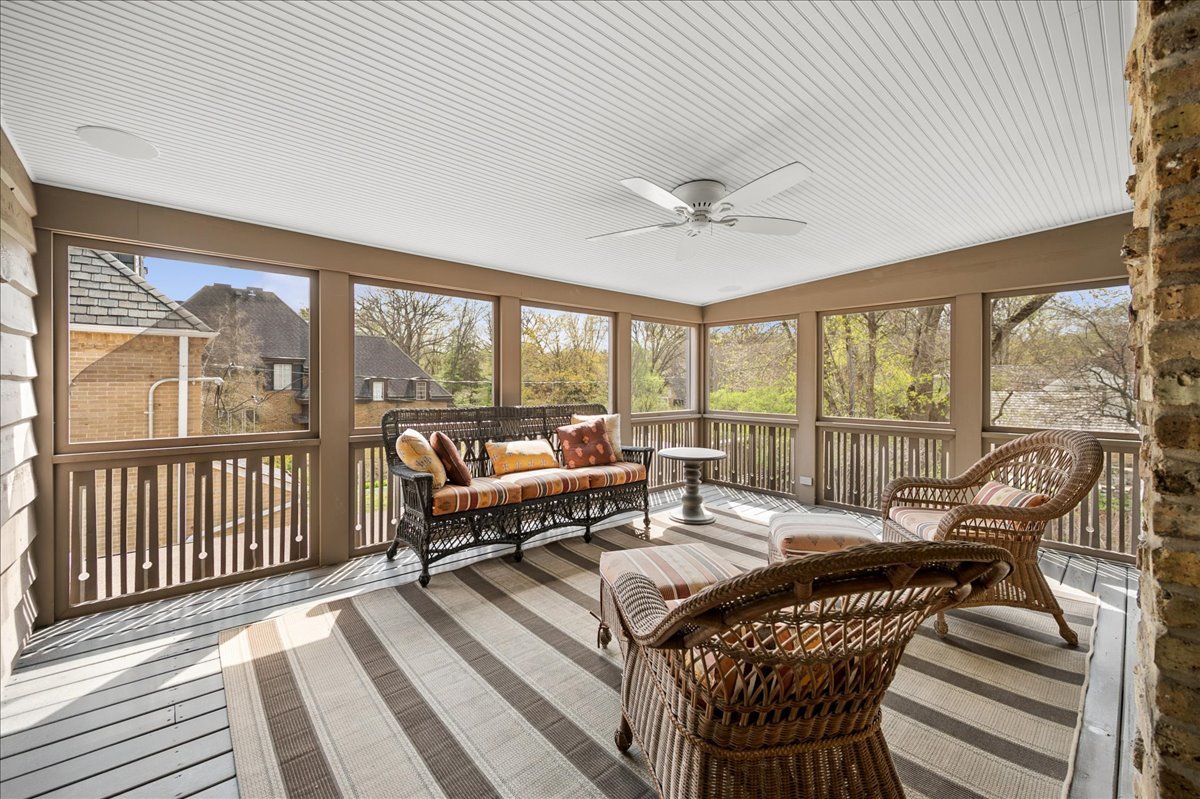 2448 Lincolnwood Drive