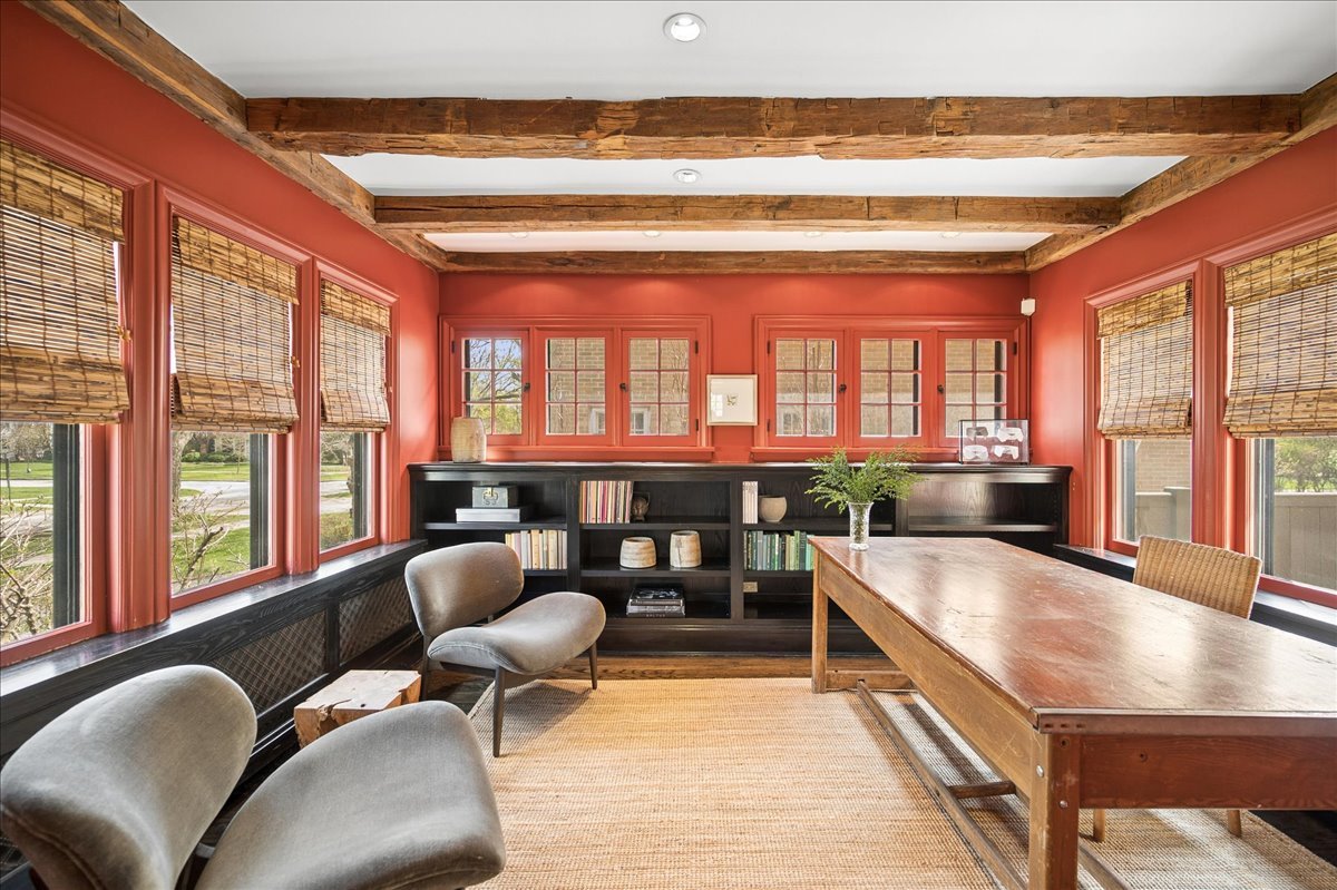 2448 Lincolnwood Drive