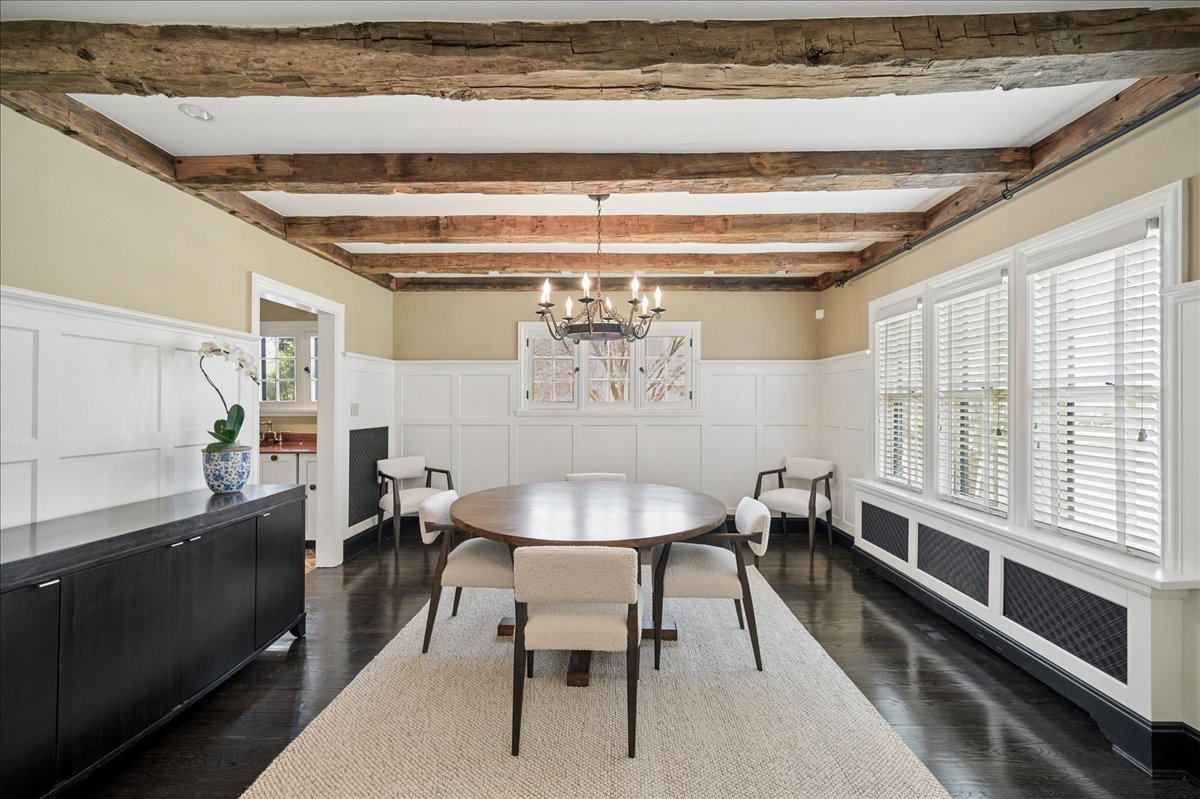 2448 Lincolnwood Drive