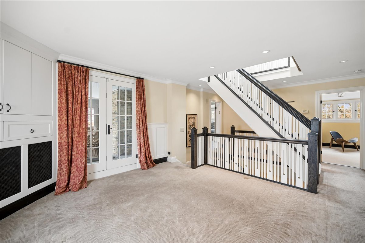 2448 Lincolnwood Drive