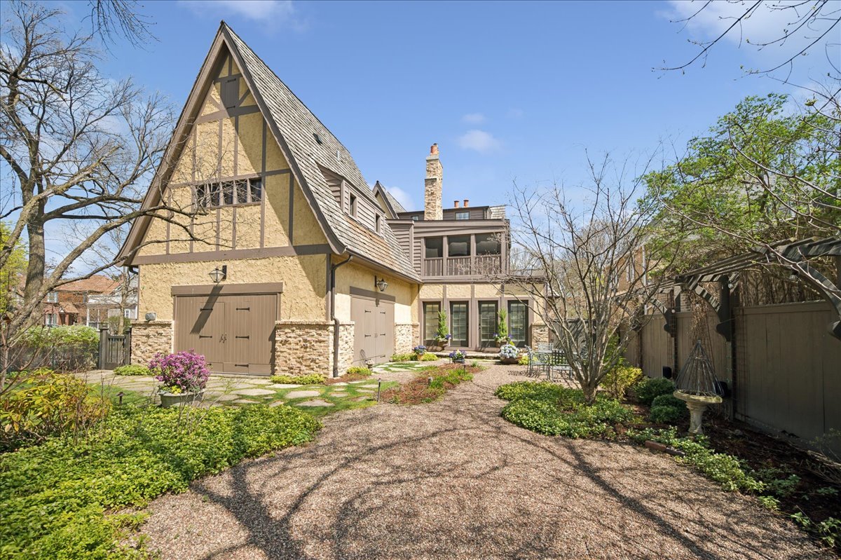 2448 Lincolnwood Drive