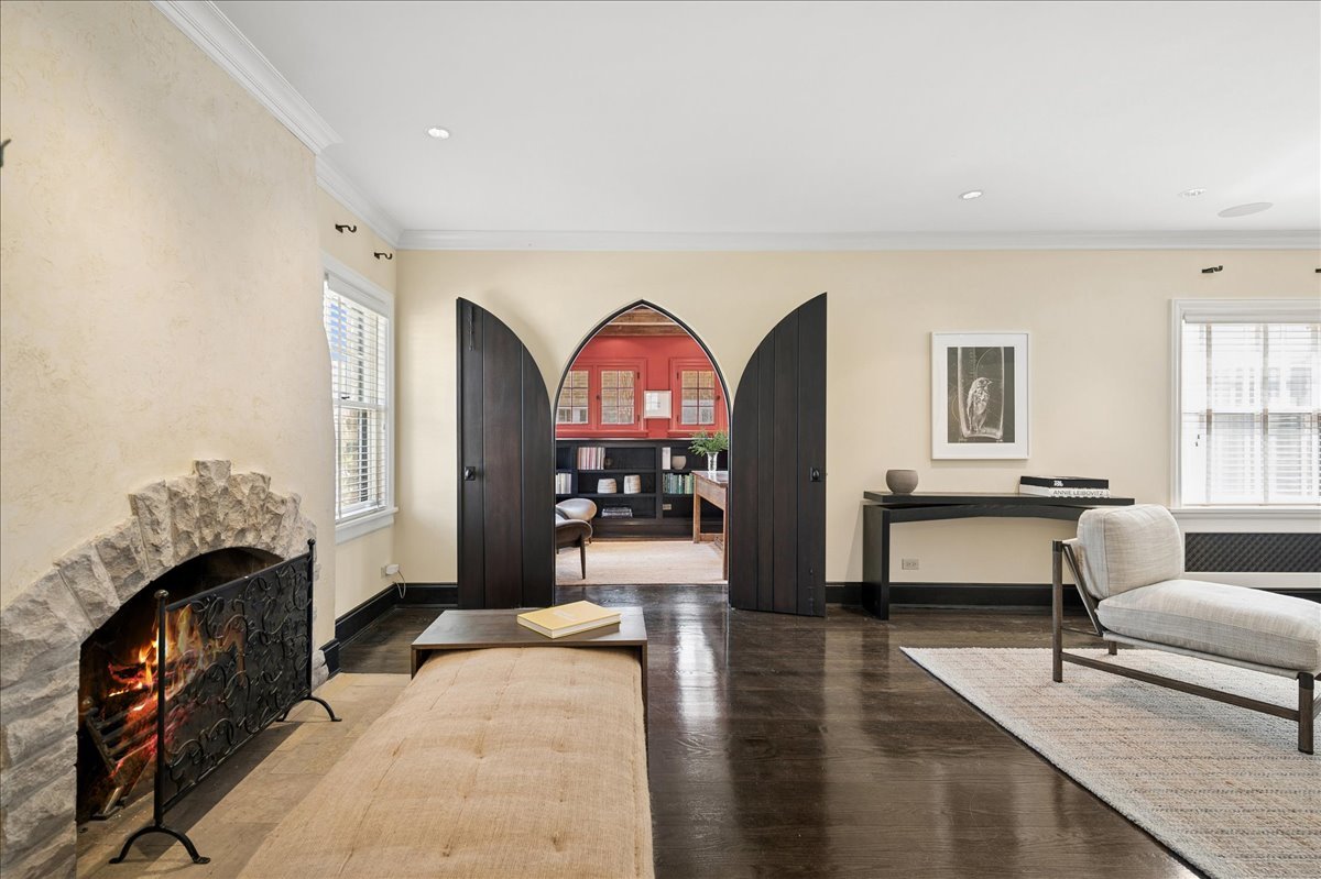2448 Lincolnwood Drive