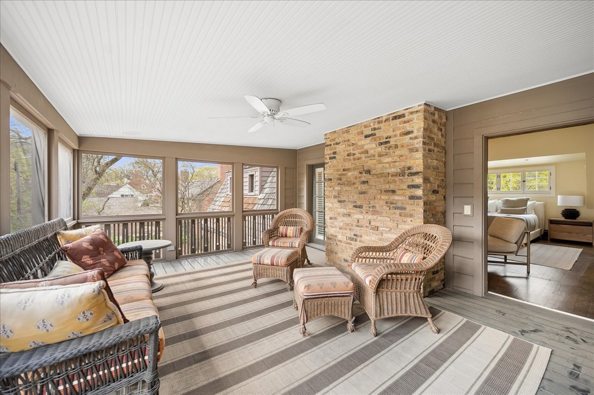 2448 Lincolnwood Drive