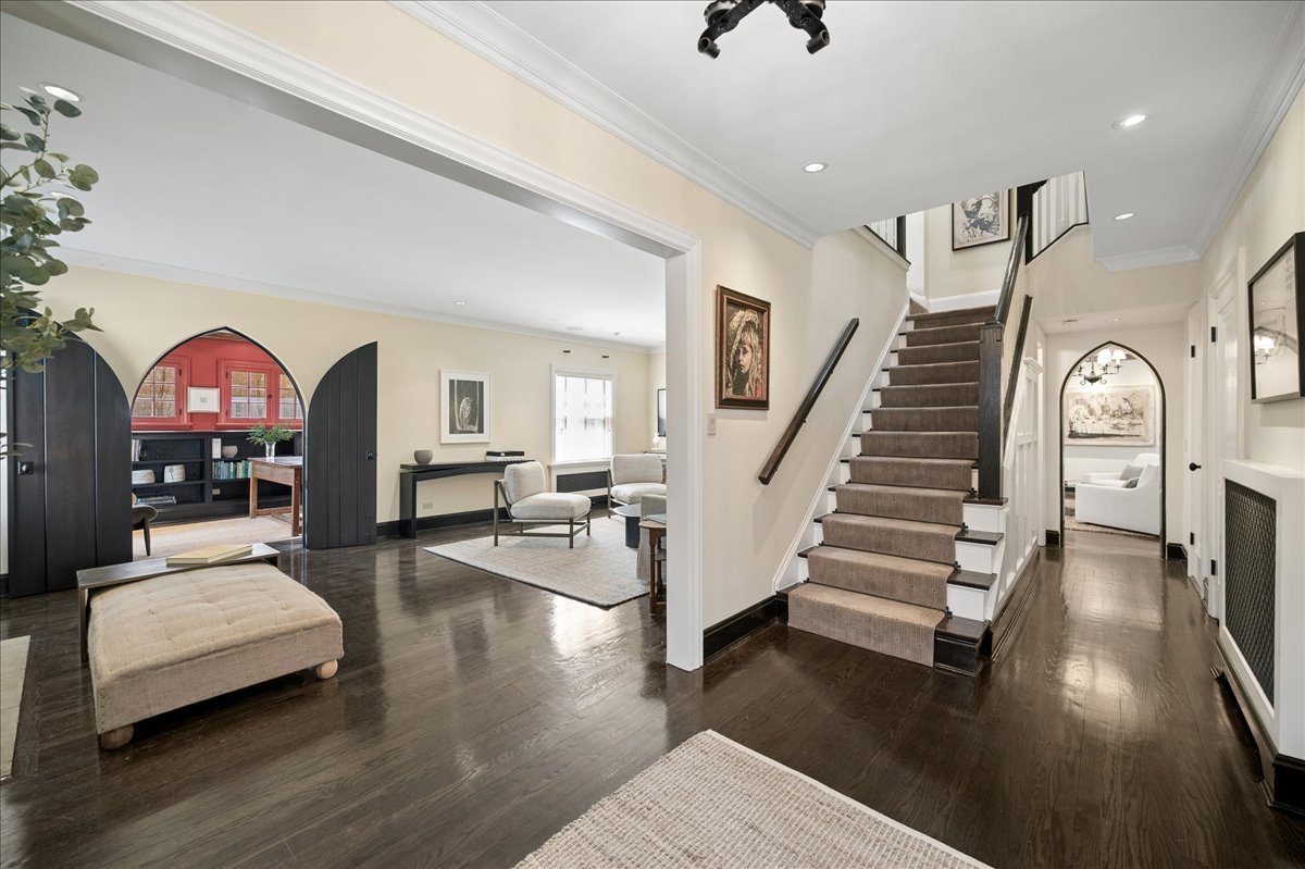 2448 Lincolnwood Drive