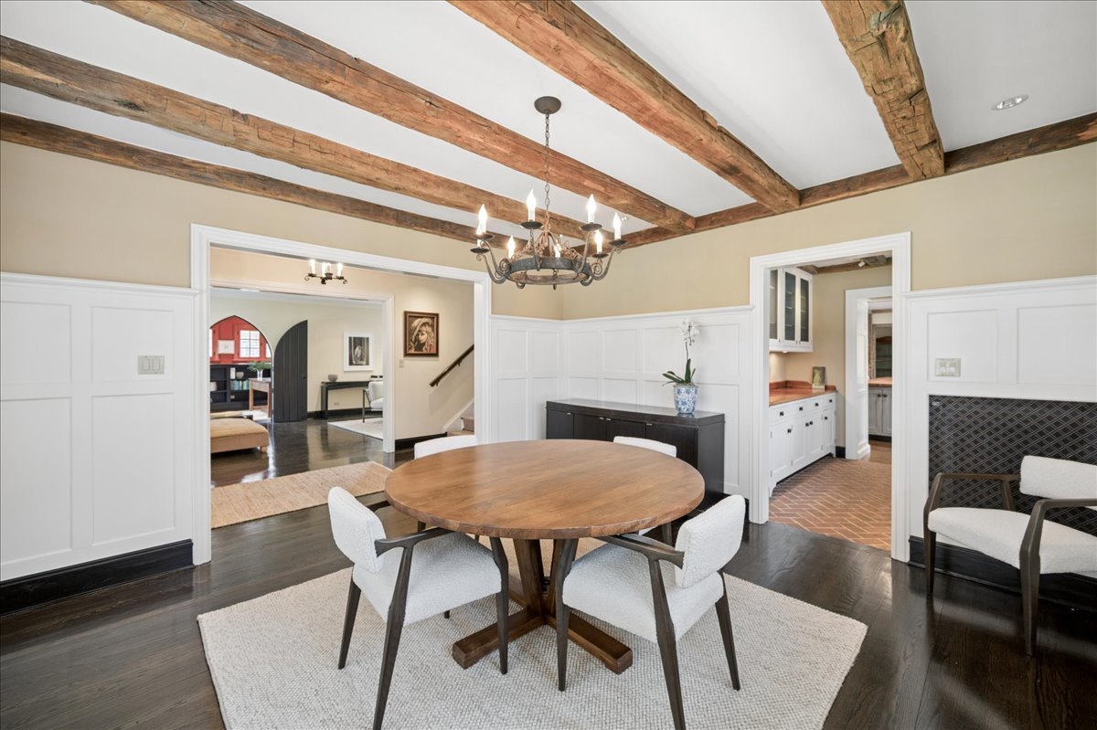 2448 Lincolnwood Drive
