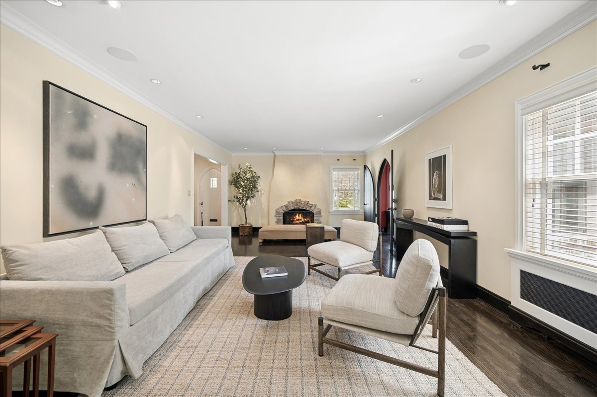 2448 Lincolnwood Drive
