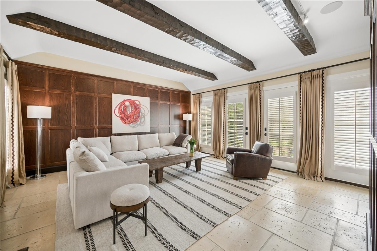 2448 Lincolnwood Drive