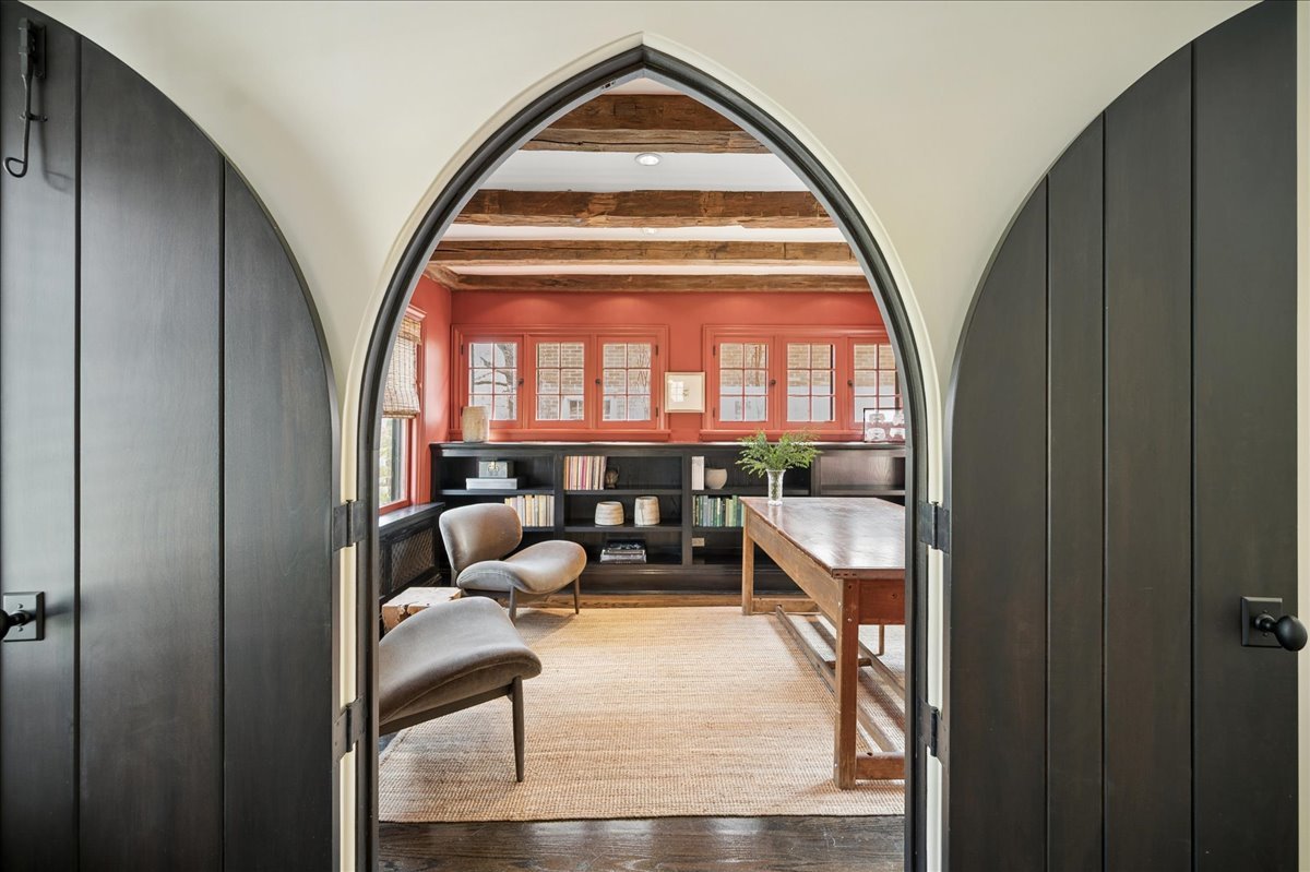 2448 Lincolnwood Drive