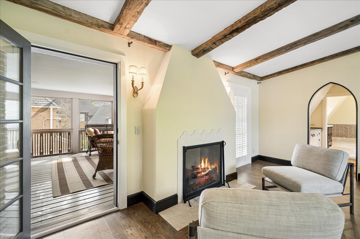 2448 Lincolnwood Drive