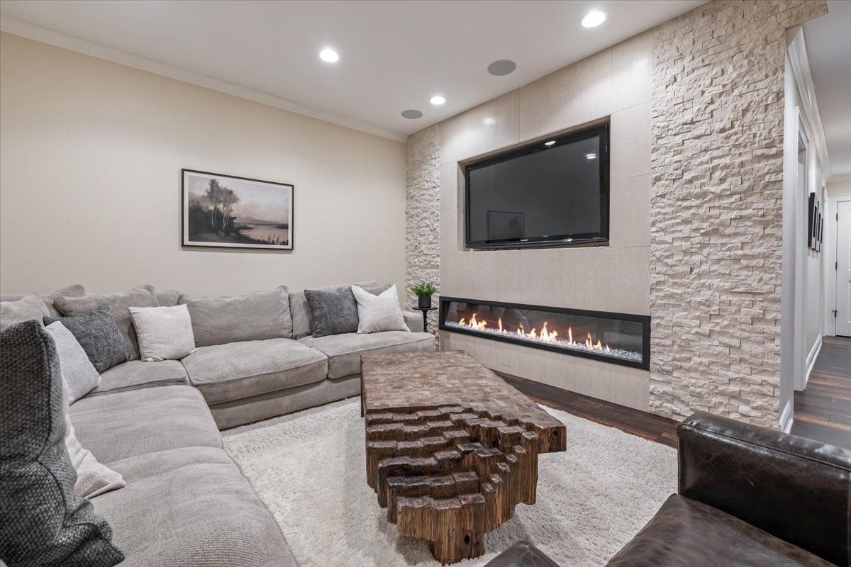 1148 Isabella Street
