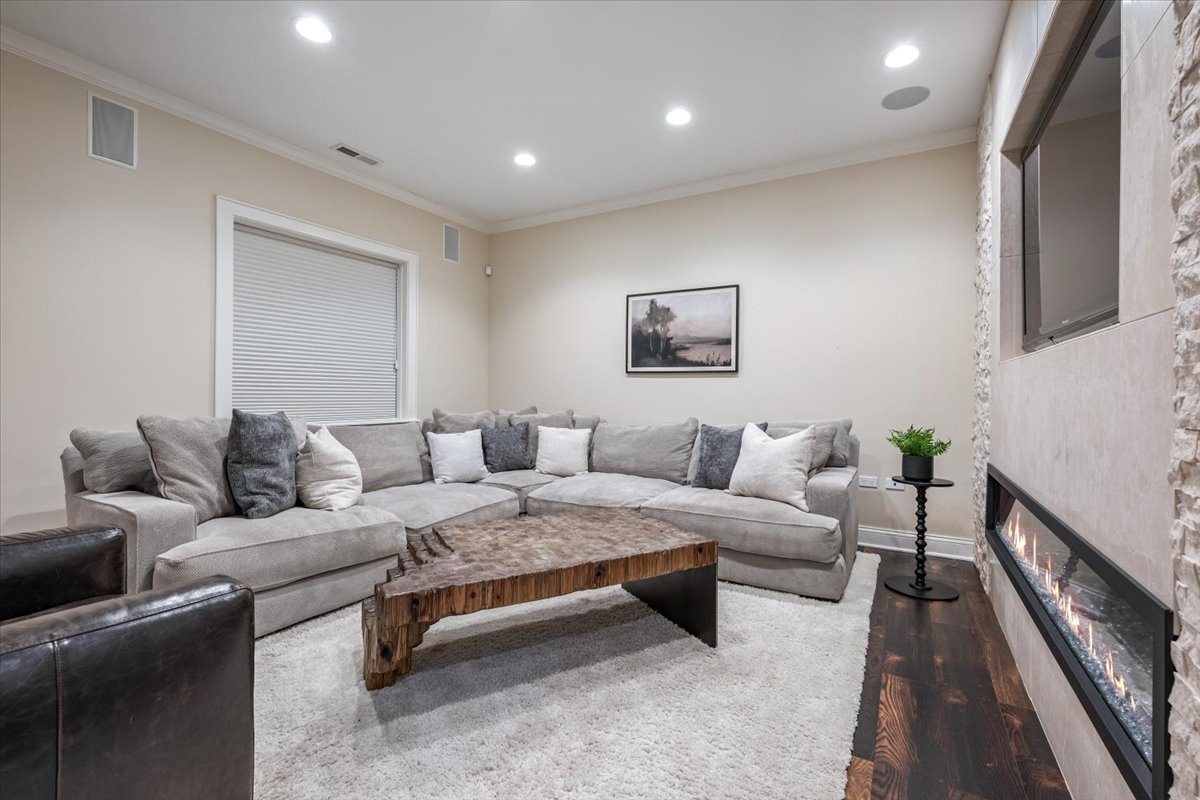 1148 Isabella Street