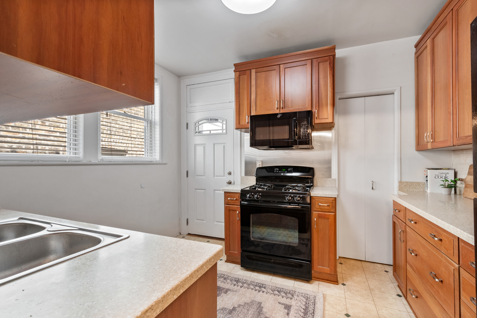 926 Judson Avenue Unit: 2W