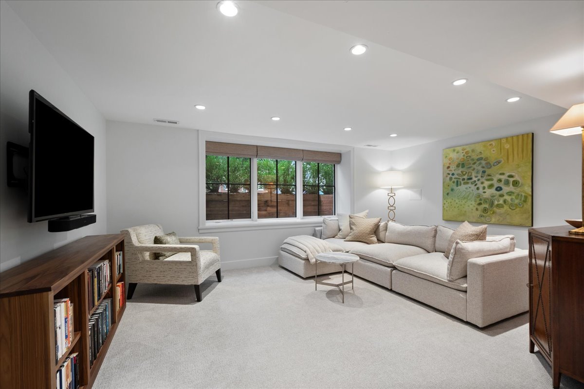 2201 Lincolnwood Drive