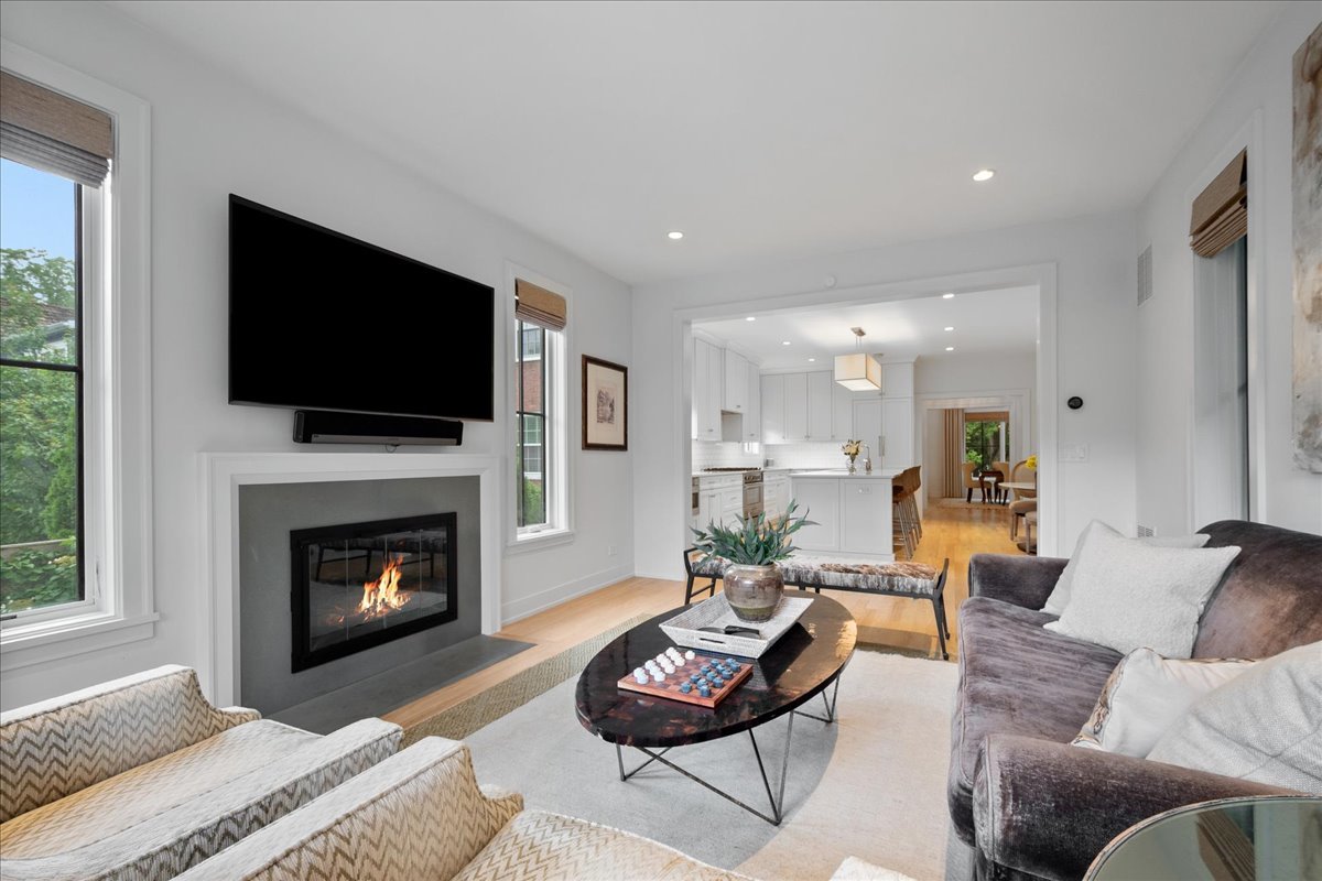 2201 Lincolnwood Drive