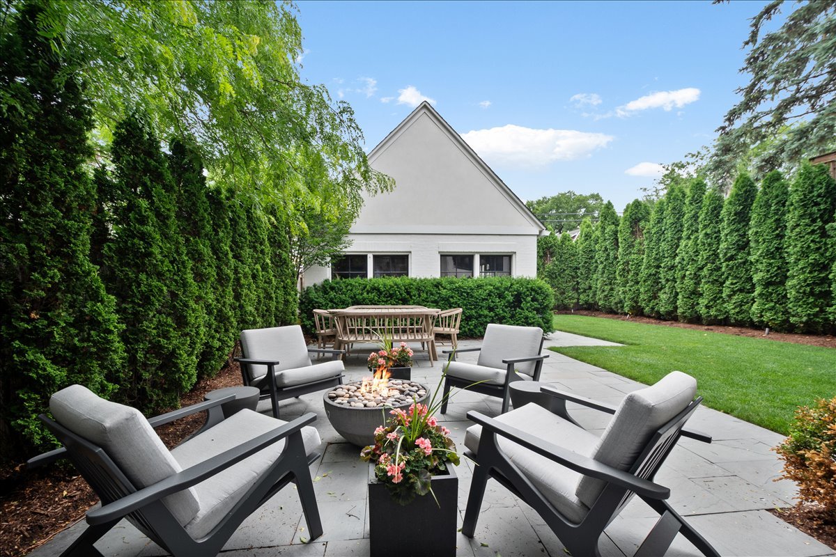2201 Lincolnwood Drive