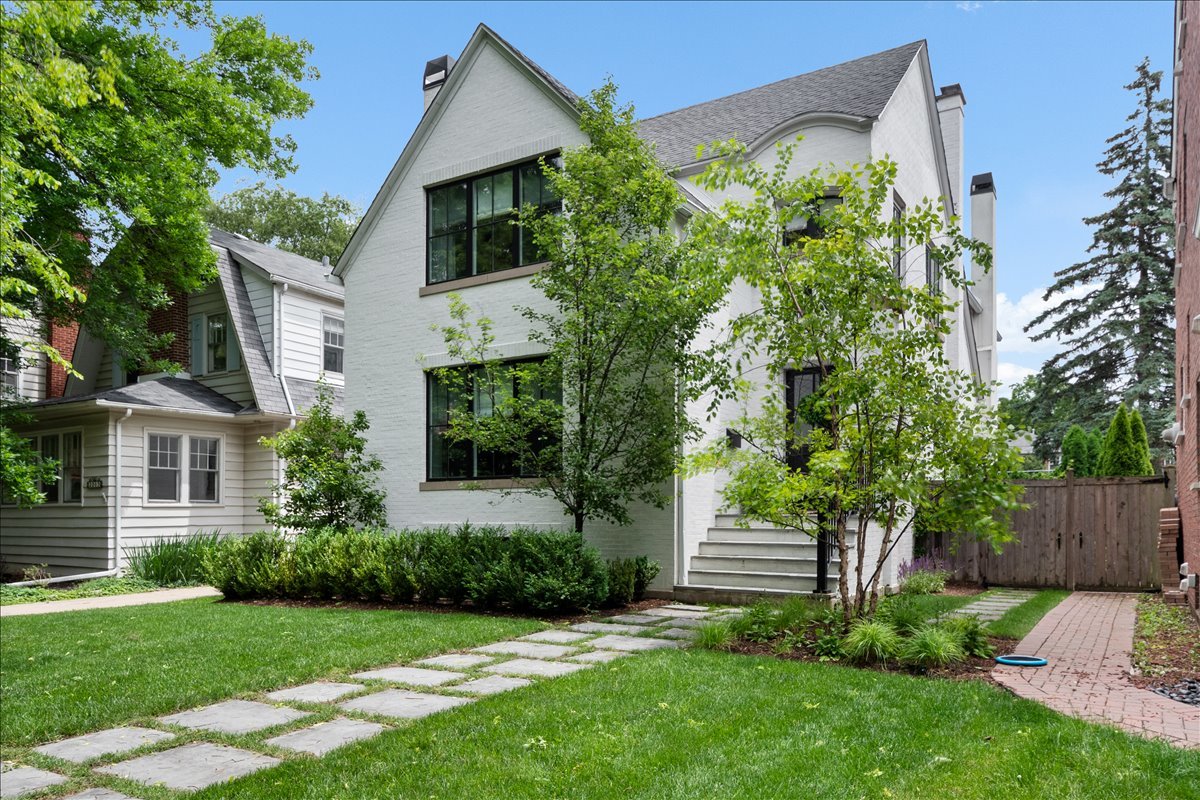 2201 Lincolnwood Drive