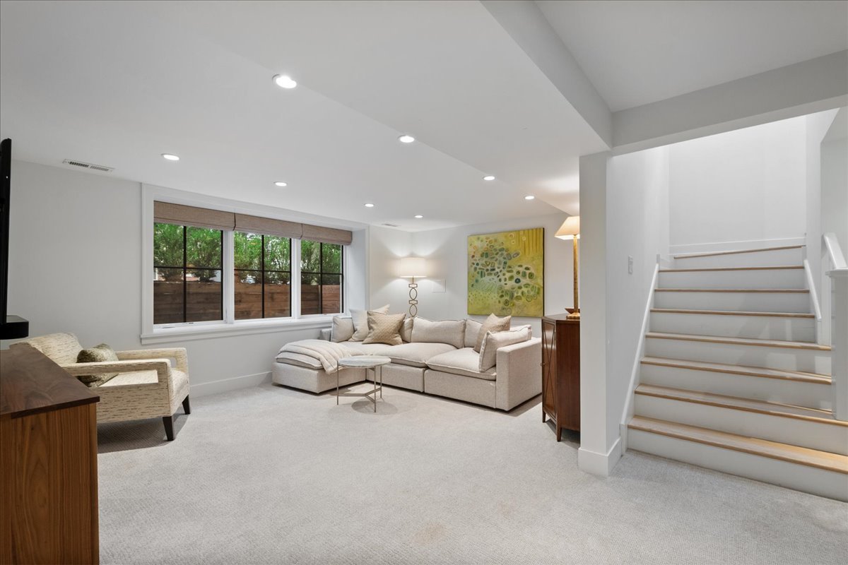 2201 Lincolnwood Drive