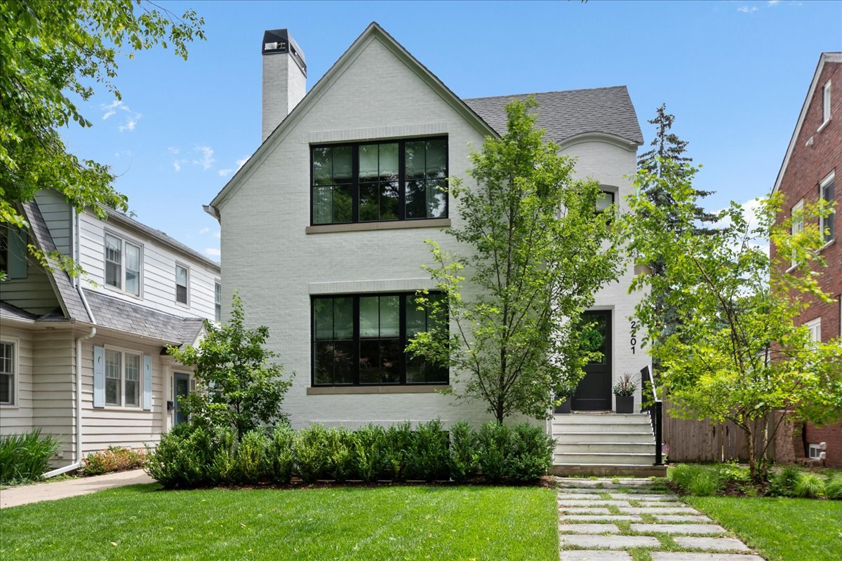 2201 Lincolnwood Drive