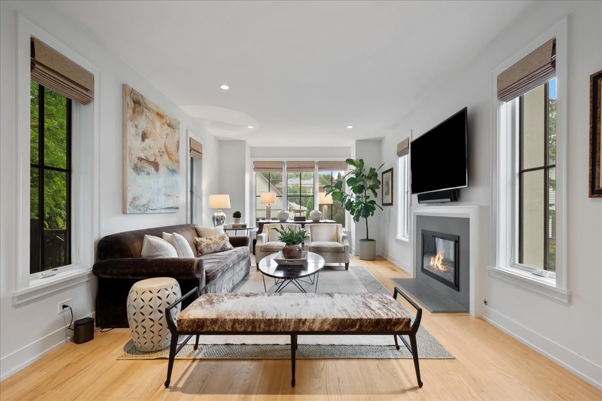 2201 Lincolnwood Drive