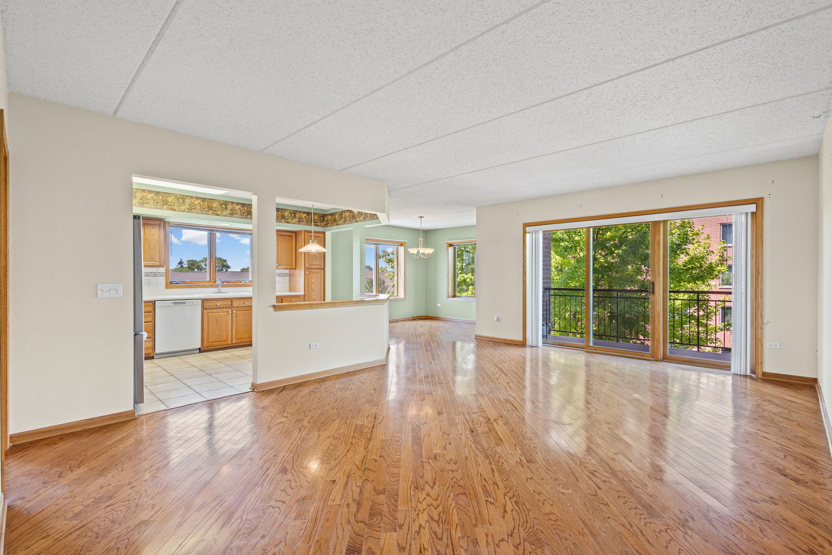 5055 Madison Street Unit: 403