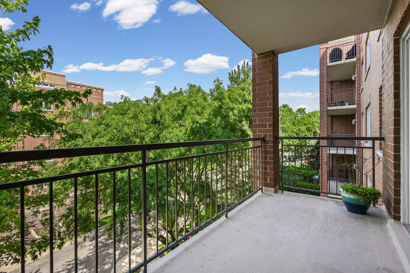 5055 Madison Street Unit: 403