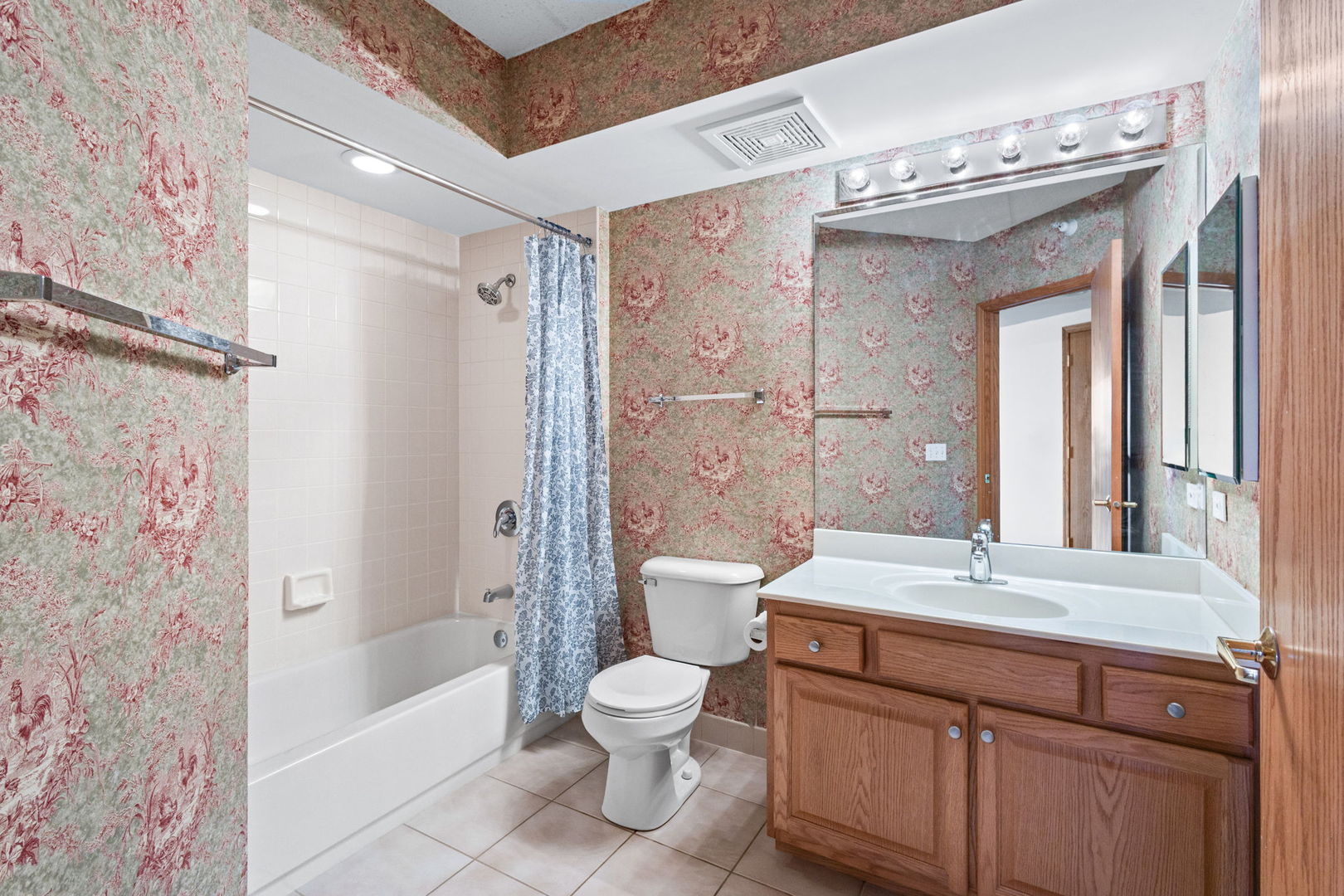 5055 Madison Street Unit: 403