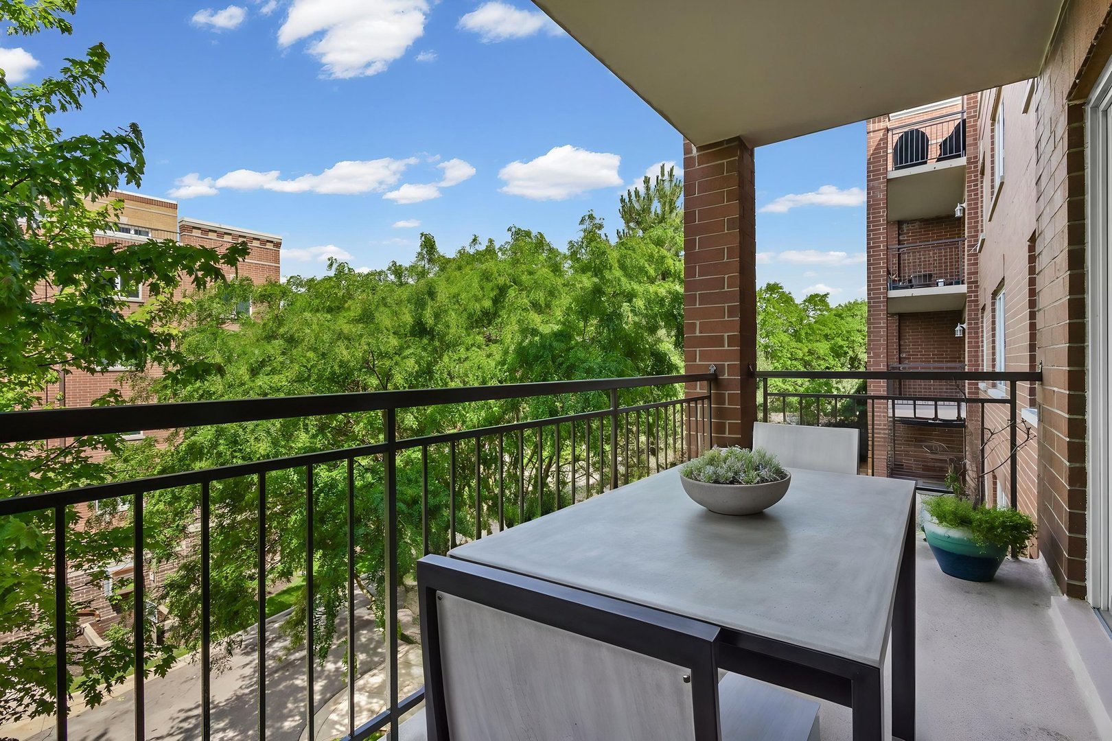 5055 Madison Street Unit: 403