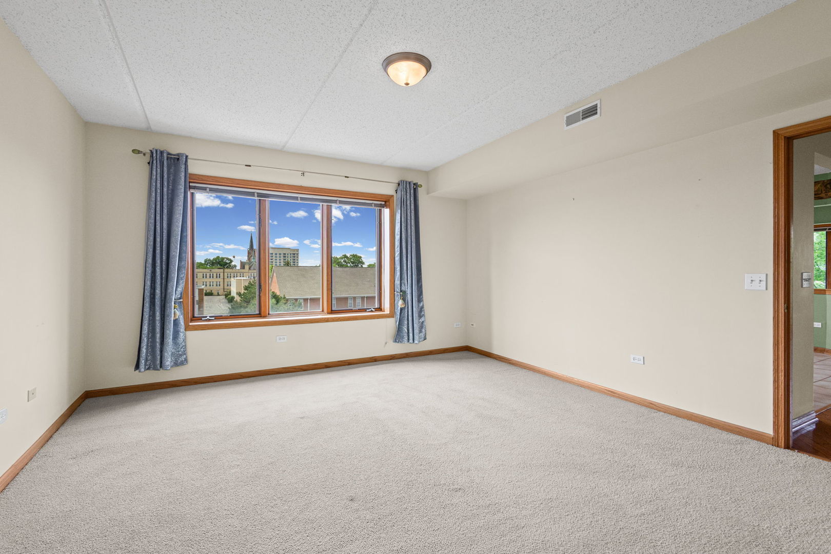 5055 Madison Street Unit: 403