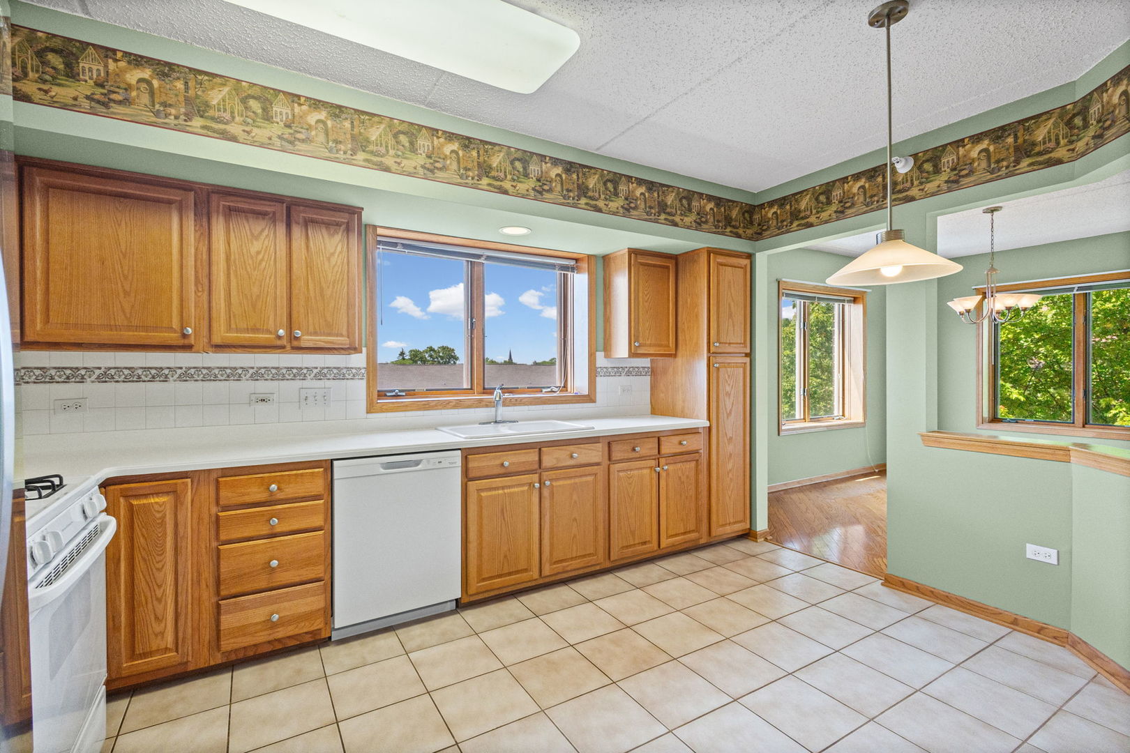 5055 Madison Street Unit: 403