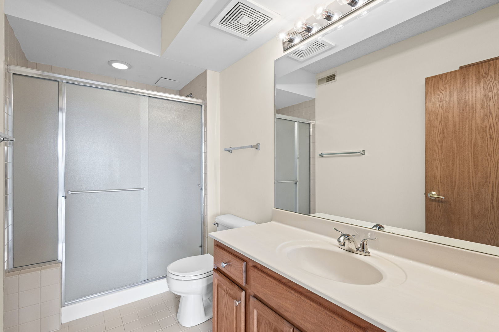 5055 Madison Street Unit: 403