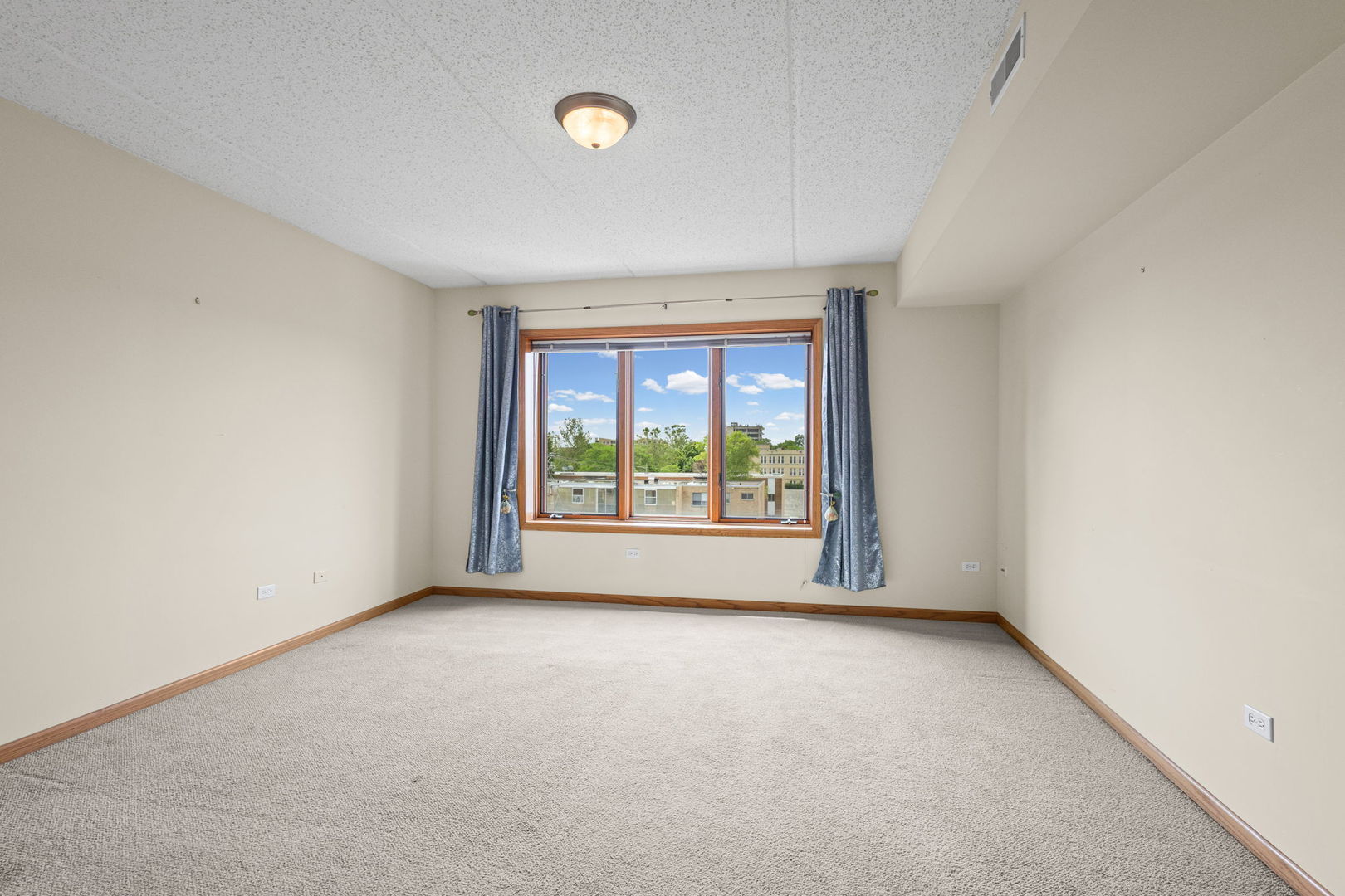 5055 Madison Street Unit: 403