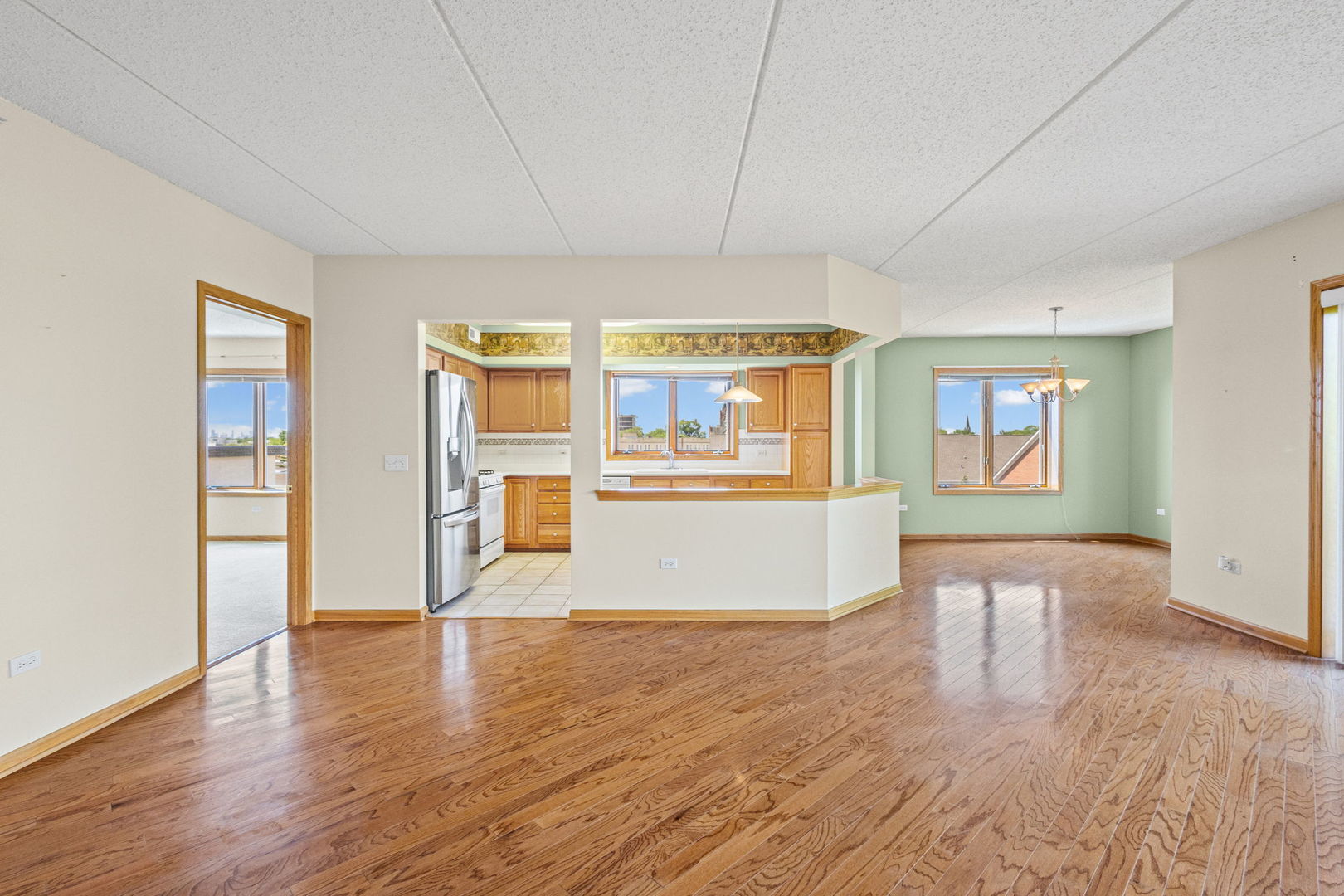 5055 Madison Street Unit: 403